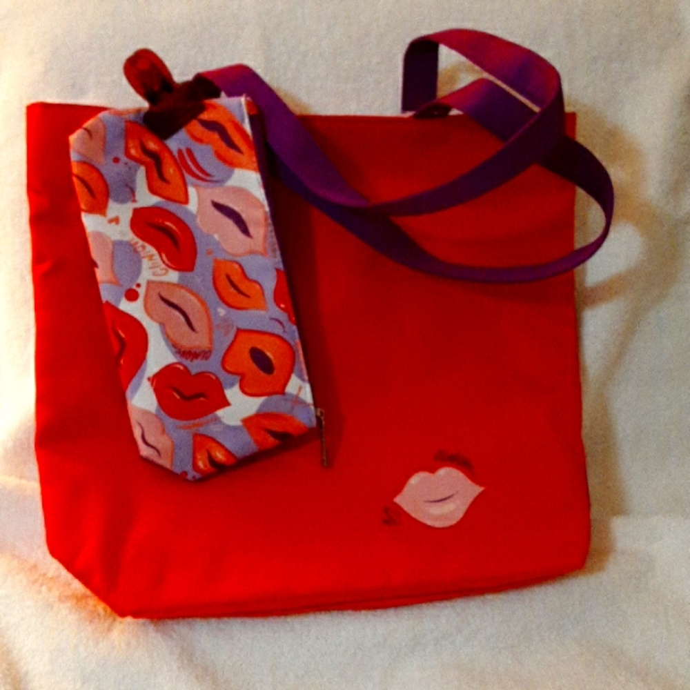 Clinique tote bag and matching cosmetics bag